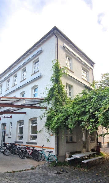 Vorderansicht Gebäude